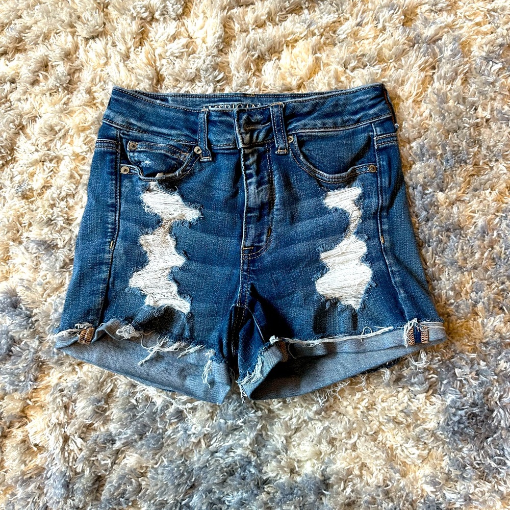 Women’s American Eagle Hi Rise Shortie Distressed Denim Shorts Size 2. EUC!